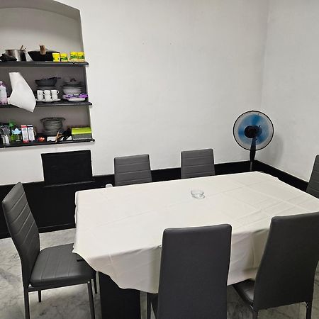 Отель Casa Regis - Free Parking Генуя Экстерьер фото