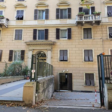 Отель Casa Regis - Free Parking Генуя Экстерьер фото