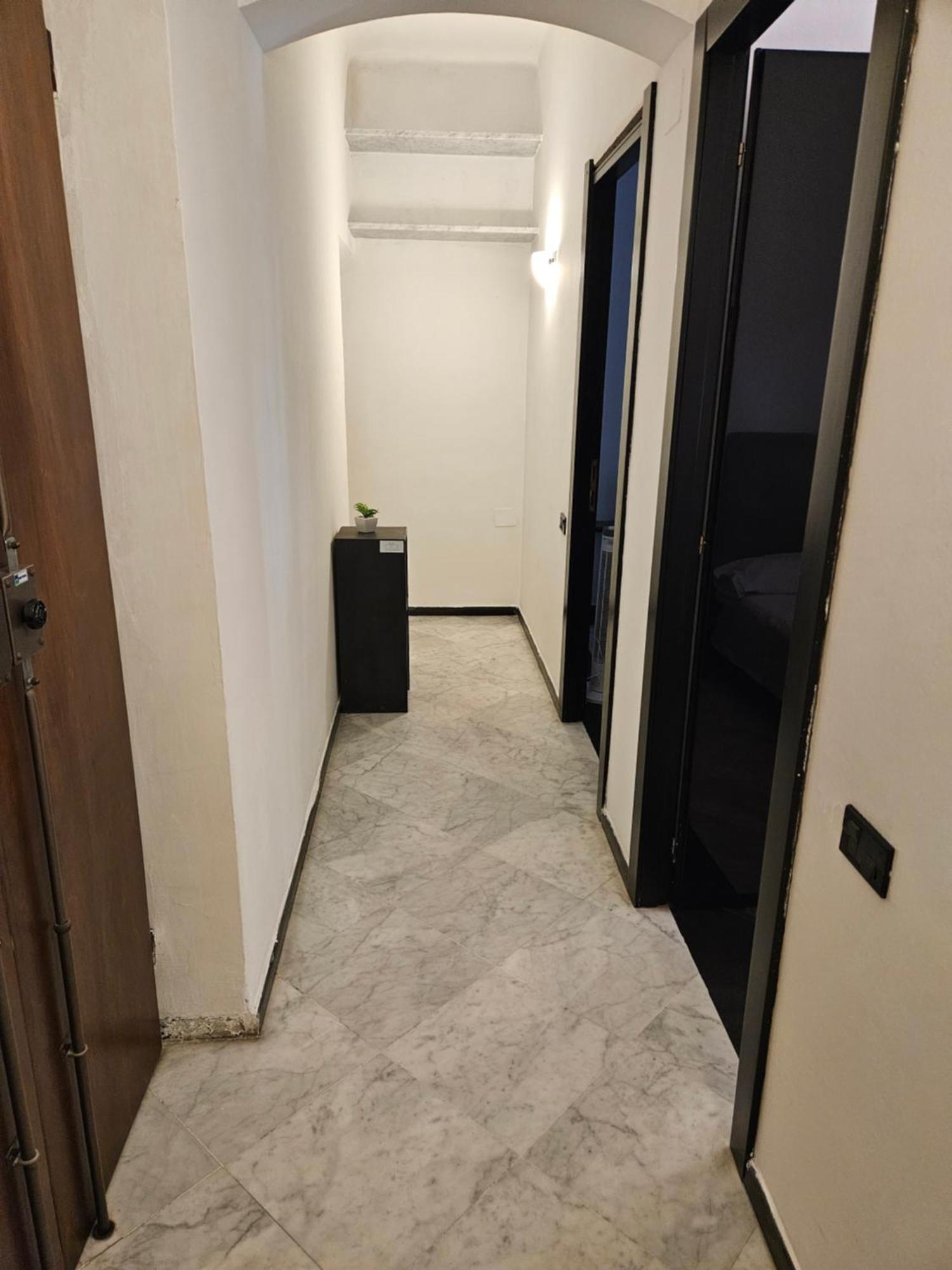 Отель Casa Regis - Free Parking Генуя Экстерьер фото