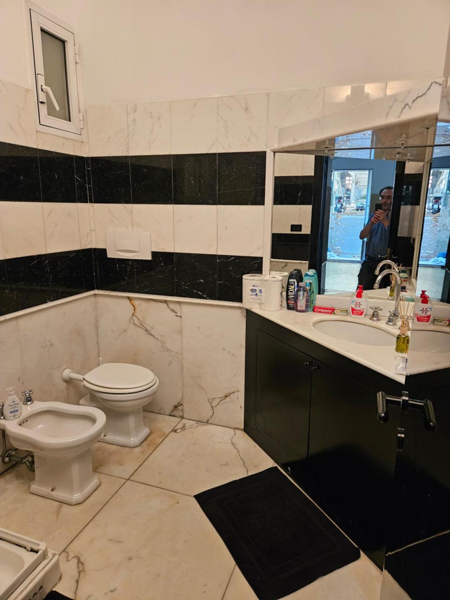 Отель Casa Regis - Free Parking Генуя Экстерьер фото