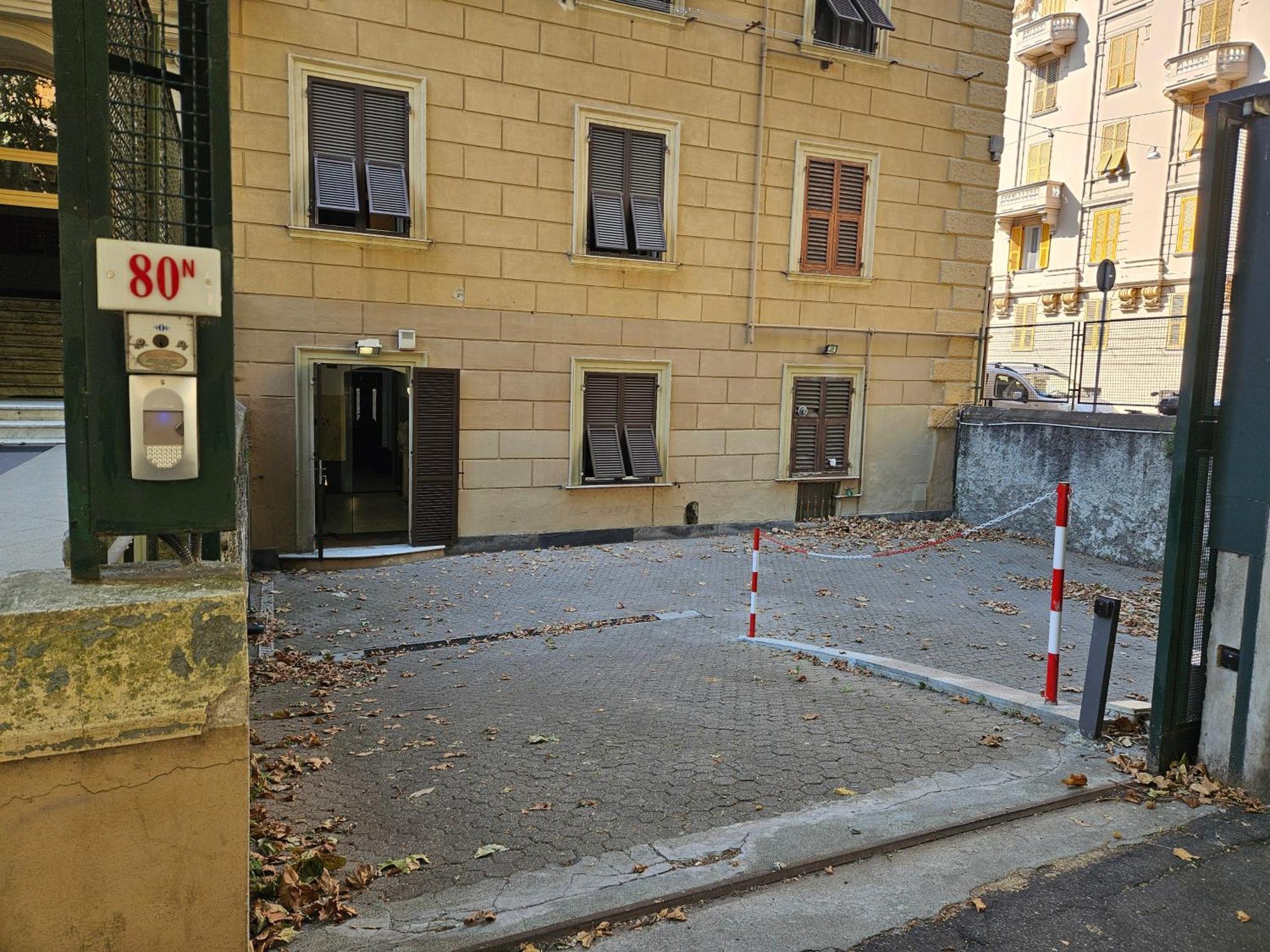 Отель Casa Regis - Free Parking Генуя Экстерьер фото