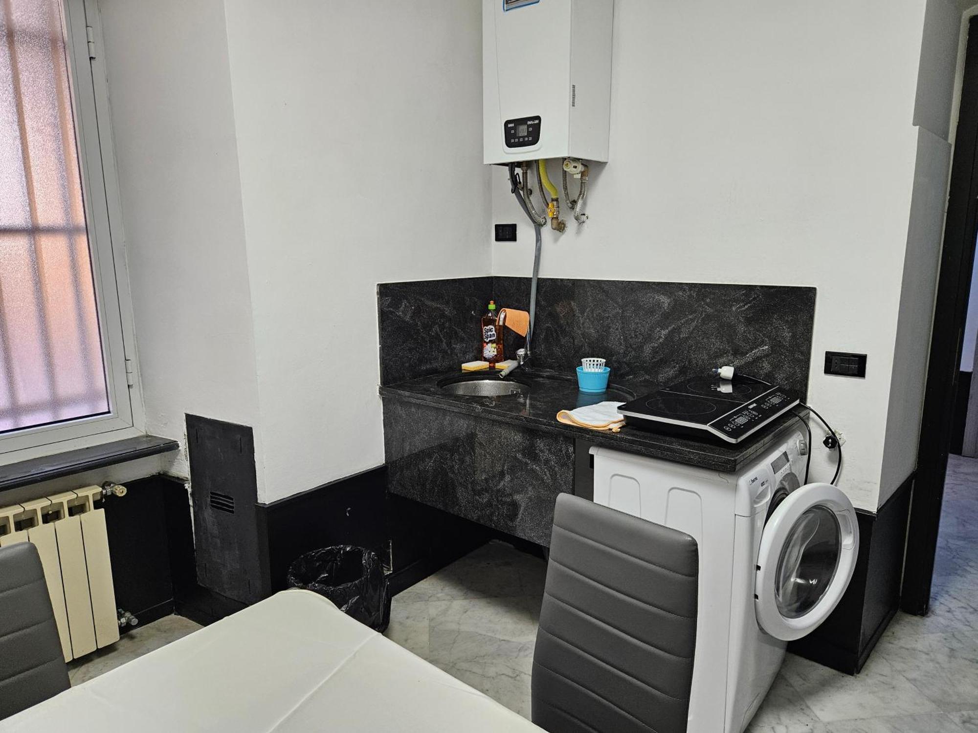 Отель Casa Regis - Free Parking Генуя Экстерьер фото