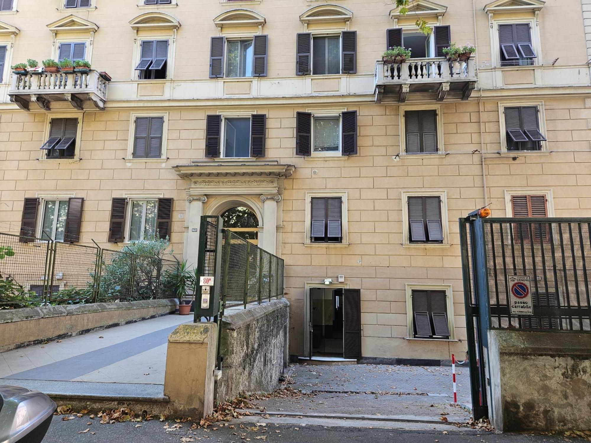 Отель Casa Regis - Free Parking Генуя Экстерьер фото