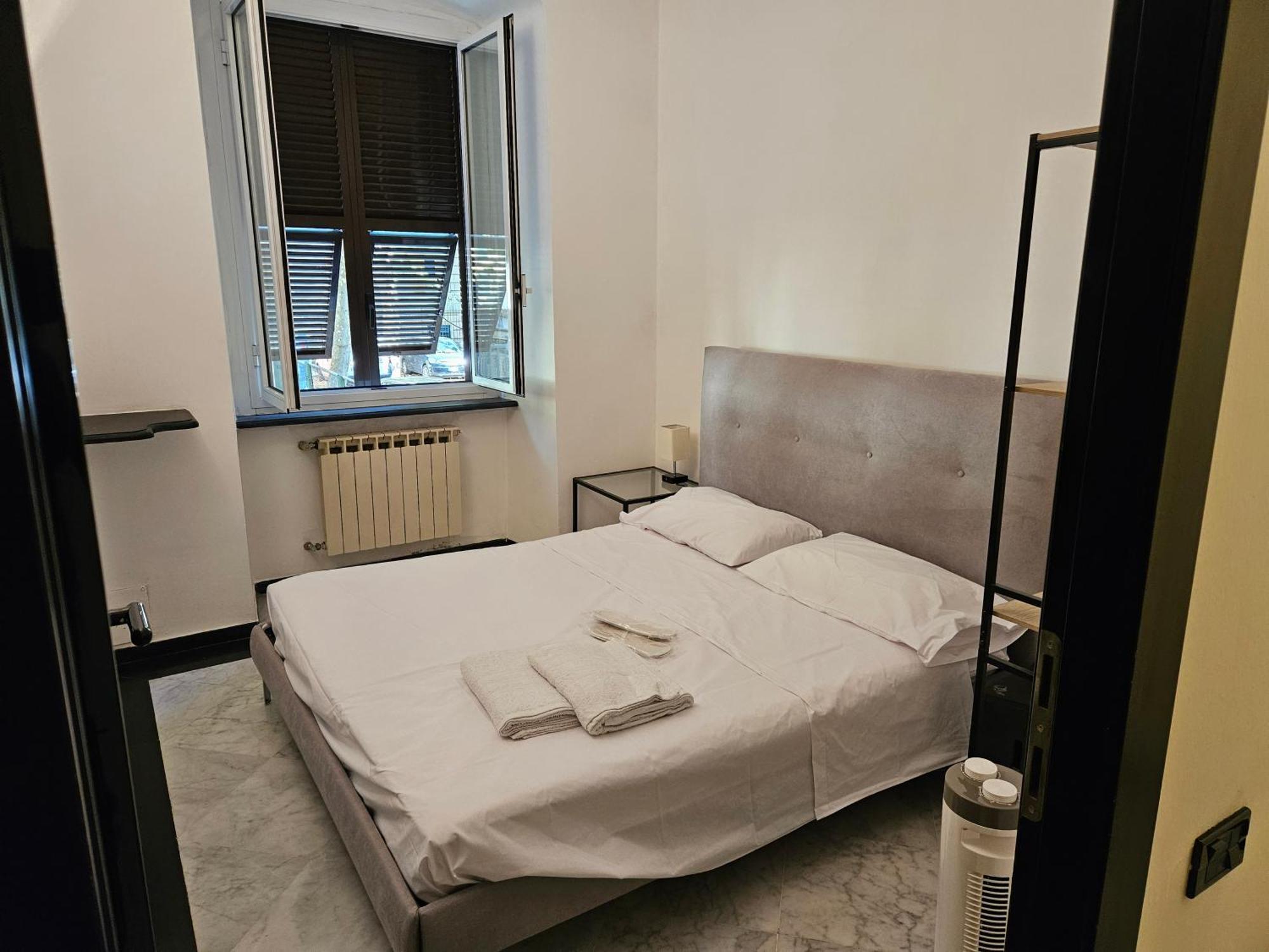 Отель Casa Regis - Free Parking Генуя Экстерьер фото